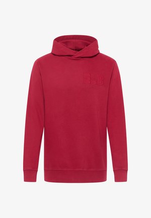 Czerwona bluza z kapturem z przednią kieszenią typu kangurka, ściągaczami przy mankietach i u dołu, z haftowanym logo "ELB" na klatce piersiowej, wykonana z miękkiego materiału.