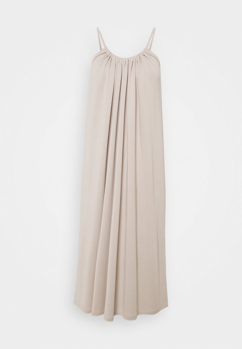 Robe maxi beige sans manches avec encolure froncée et fines bretelles, coupe ample et fluide.