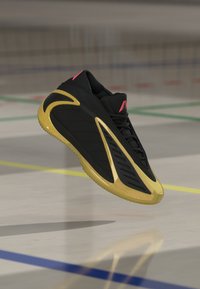 Επιλέχθηκε, core black/gold-coloured metallic/solar turbo