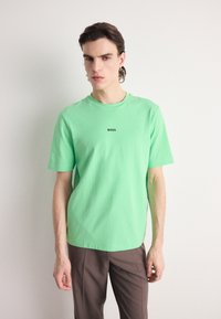 BOSS - TCHUP - Basic T-shirt - open green Thumbnail Image 1