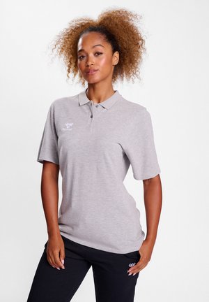 Lichtgrijze polo met een gestructureerde stof, korte mouwen en een klassieke kraag. Voorzien van een klein, geborduurd logo op de borst.