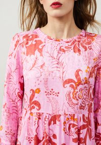 Odd Molly RILEY - Rochie de zi - meadow pink