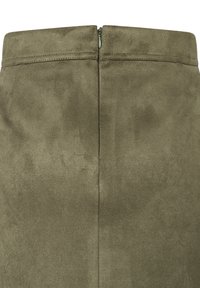Olivengrültäuschlederrock mit einem verdeckten Reißverschluss auf der Rückseite, glatter Textur mit minimalem Glanz und maßgeschneiderten Nahtdetails.