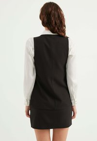 Herita SLEEVELESS WITH POCKETS - Väst - black