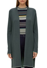 Cardigan long et ouvert, fabriqué en tissu doux et texturé d'une couleur vert profond. Présente une coupe droite et un biais de couleur vert clair contrastant.