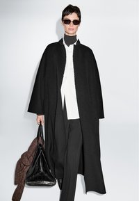 Massimo Dutti WITH STAND COLLAR - Klassischer Mantel - black