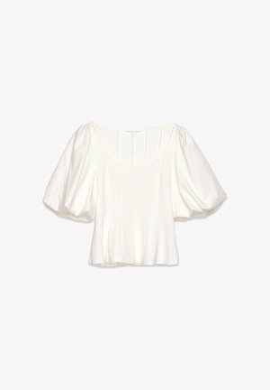 Balts, īsām piedurknēm izgriezts tops ar puffed piedurknēm, plašu dekoltē un vertikālām šuvēm struktūras veidošanai. Mīksta auduma gluda tekstūra.