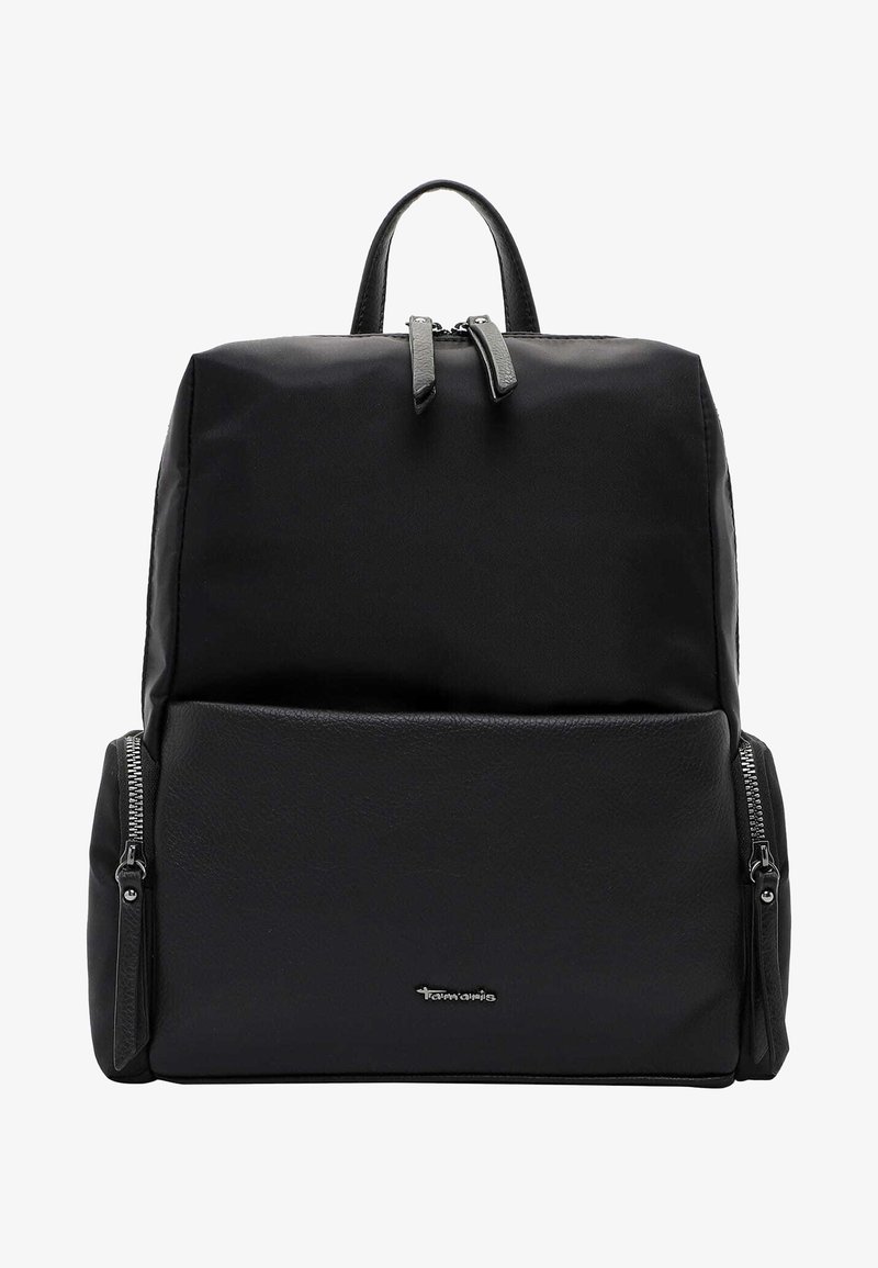 Zaino nero con tessuto liscio e dettagli in pelle, dotato di due tasche frontali con zip e spallacci regolabili.