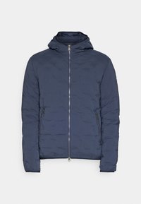 Donkerblauwe gewatteerde jas met capuchon, ritssluiting aan de voorkant en ritssluitingen aan de zijkanten, ontworpen voor koud weer.