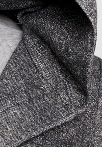 ONLY Carmakoma Pitkä takki - dark grey