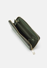 Furla CAMELIA XL ZIP AROUND SLIM - Lompakko - cactus