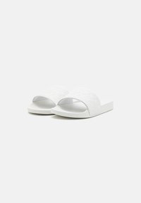 Calvin Klein SLIDE SAFF MONO - Pantolette flach - bright white