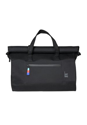 Sac à dos à rouleau noir avec deux poignées, une poche avant zippée et une étiquette colorée en accent. Fabriqué en matériau texturé et durable.