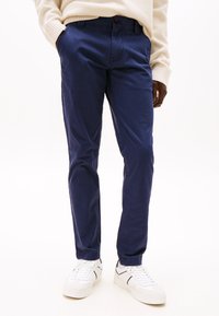 Tommy Jeans - TJM SCANTON PANT - Chino stiliaus kelnės - twilight navy Miniatiūros vaizdas 1
