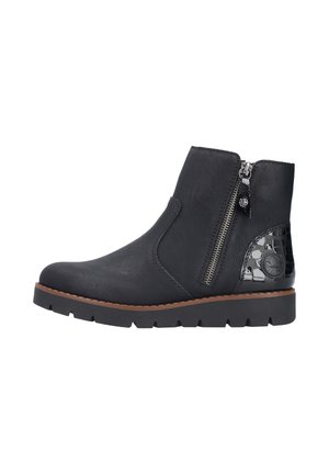 Bottines noires à talons avec une finition en cuir texturé, zip latéral et un accent brillant en motif crocodile au talon. Semelle en caoutchouc épaisse.