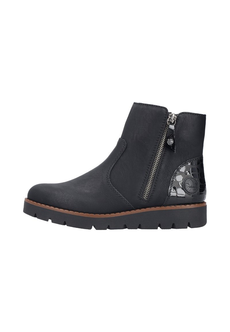 Bottines noires à talons avec une finition en cuir texturé, zip latéral et un accent brillant en motif crocodile au talon. Semelle en caoutchouc épaisse.