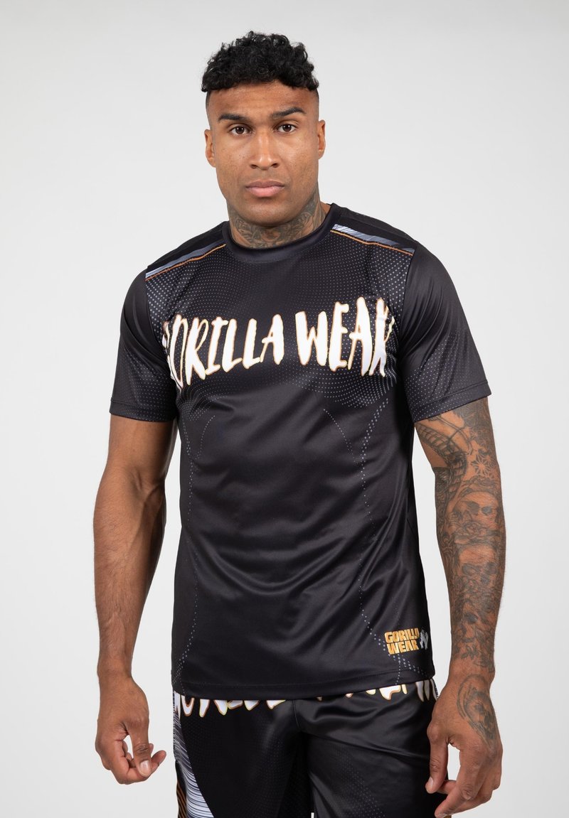 Zwart sportshirt met korte mouwen van gladde stof, met "GORILLA WEAR" in vetgedrukte witte letters en subtiele textuuraccenten.