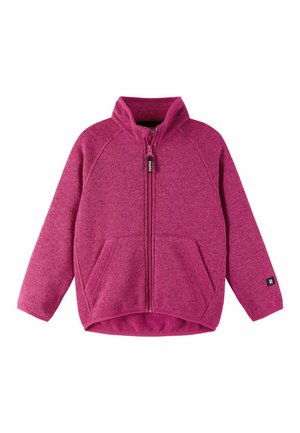 Giacca in pile di un brillante rosa con colletto alto, zip completa e due tasche anteriori; presenta maniche raglan e un tessuto testurizzato.