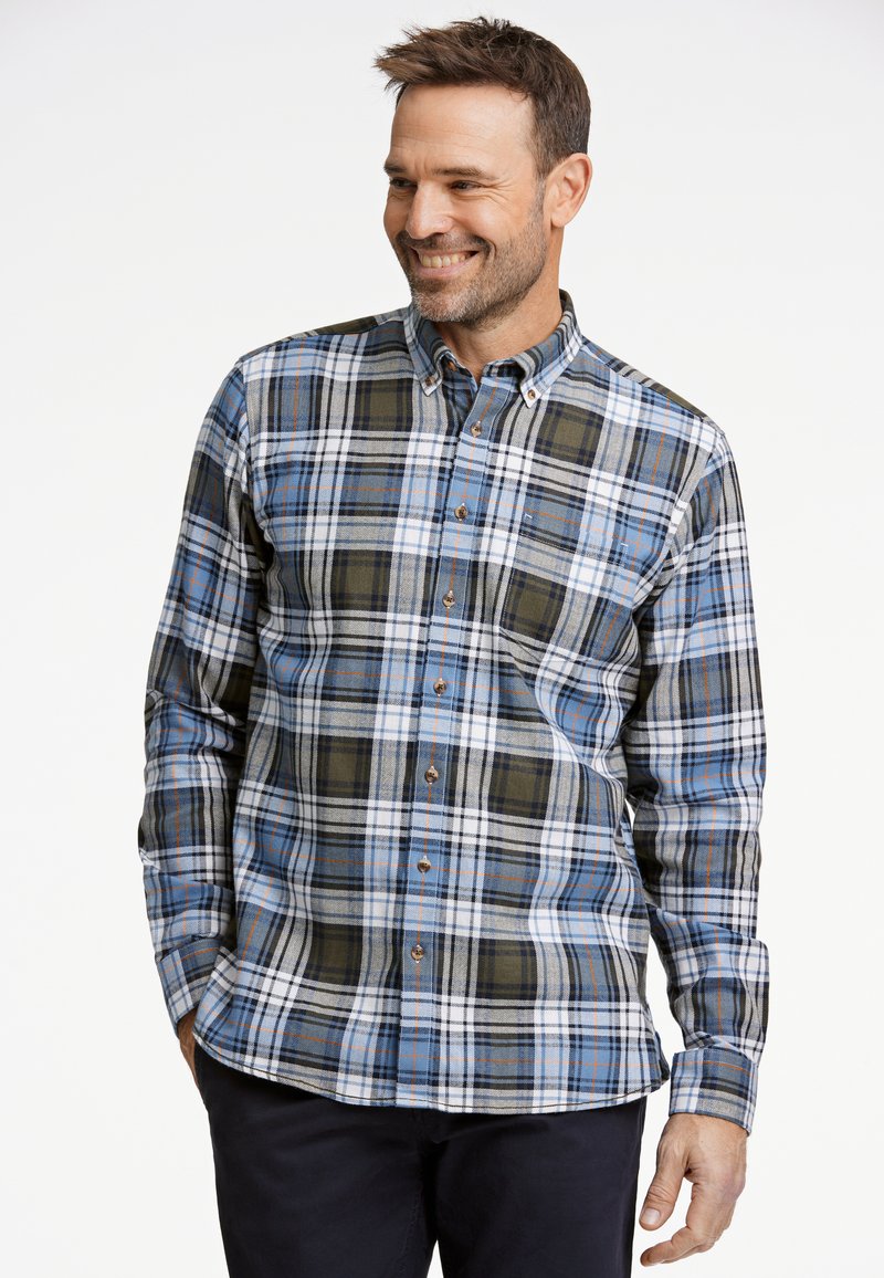 Camisa de cuadro abotonada con colores azul, verde y blanco, con acentos naranjas. Fabricada en una tela texturizada, de mangas largas y con dobladillo redondeado.