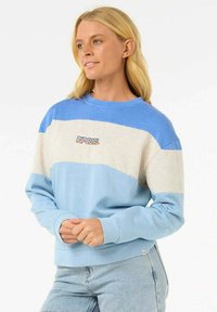 Sudadera a rayas celeste y crema con cuello y puños de canalé, y un sutil logo en el centro. Ajuste casual, textura suave.