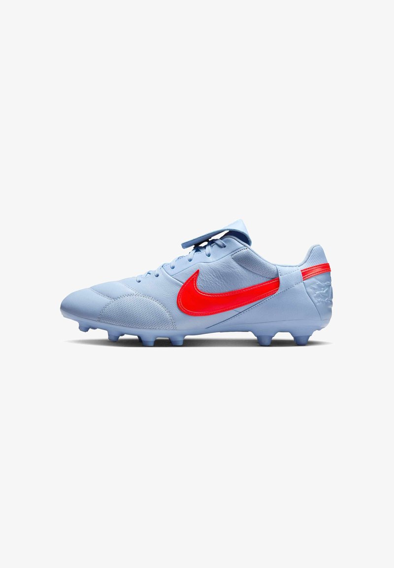 Hele sinine jalgpallijalatse punase swoosh'iga, tekstureeritud ülemine osa ja vormitud nopped. Omab lukkude sulgemist ja pehmendatud krae toetuseks.