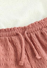 Next SET  - REGULAR FIT - Shorts - ecru pink