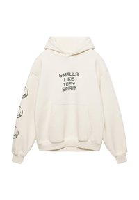 Gebroken wit capuchontrui met de tekst "SMELLS LIKE TEEN SPIRIT" in zwart, een voorvak en grafische accenten op de mouwen.