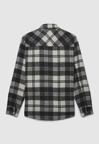 Schwarz-weiß kariertes Flanellhemd, lange Ärmel, Knopfmanschetten und spitzer Kragen. Weiche Textur mit quadratischem Karomuster.