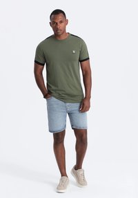 Ombre WITH CONTRASTING - Jednoduché tričko - olive green