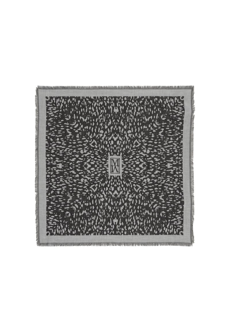 Jeté rectangulaire en noir et gris. Présente un motif texturé avec des bords frangés subtils et un design géométrique central.