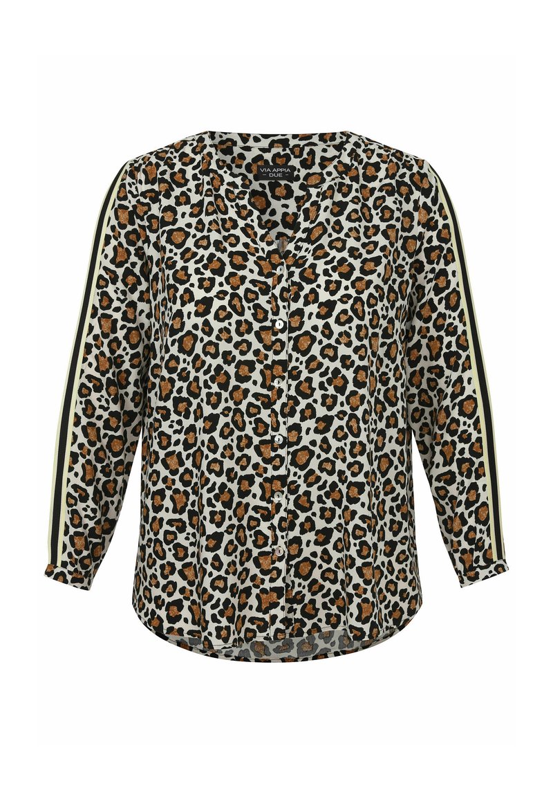 Leopardprint blouse met zwarte en bruine vlekken op een crèmekleurige achtergrond, met een knoopsluiting aan de voorkant en zijstripes in geel en zwart.
