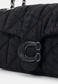 COACH TABBY SHOULDER BAG 20 WITH QUILTING - Rankinė per petį - black