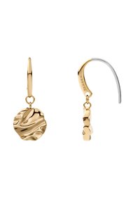 Złote metalowe kolczyki z teksturowanym, falistym okrągłym wisiorkiem zawieszonym na kółku. Projekt charakteryzuje się gładką i refleksyjną powierzchnią.