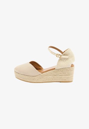 Sandale compensée beige avec plateforme en jute tissée, bout fermé et bride réglable à la cheville avec fermeture à boucle.
