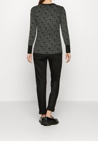 Guess Sweter