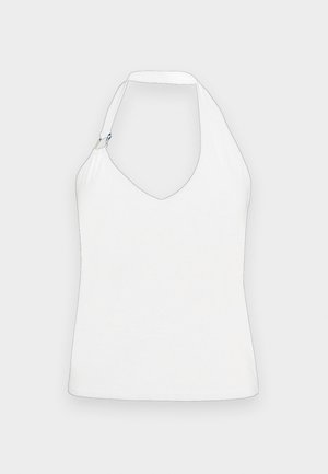 Vit haltertop med djup V-ringning, en unik axeldesign med detaljer i guld och blått samt en mjuk och slät textur.