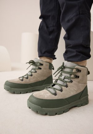 Next, Členkové šnurovacie čižmy - khaki green