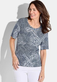 T-shirt met korte mouwen en ronde hals, gemaakt van zachte stof; heeft een blauwe achtergrond met witte bladvormen. Lichtgewicht en casual ontwerp.