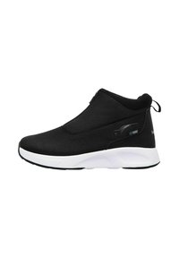 Svart slip-on träningssko med en slät tygöverkonstruktion, vit mellansula och gummiyttersula. Har en bakre dragflik och minimal detaljer.