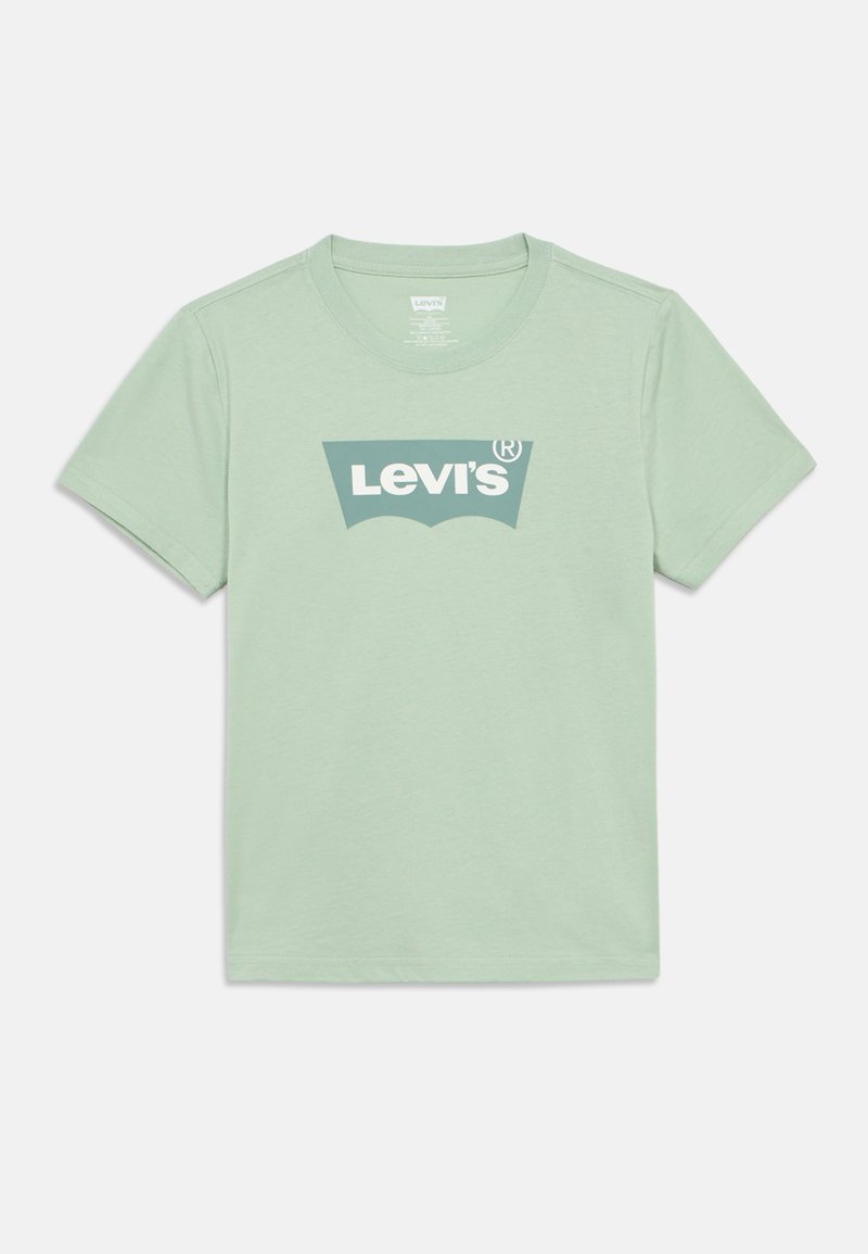 Φωτεινό πράσινο βαμβακερό μπλουζάκι με στρογγυλή λαιμόκοψη και κοντά μανίκια, με μεγάλο μπλε λογότυπο Levi's στο κέντρο. Λείο υφή.