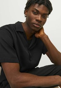 Jack & Jones JPRCCAARON RESORT - Marškiniai - black onyx