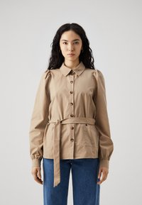 Vero Moda Tall - VMEMMA SHIRT BELT - Leichte Jacke - sand Thumbnail-Bild 1