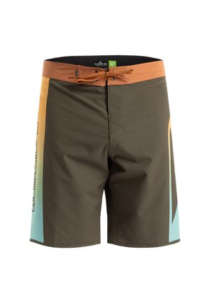 Khakifarbene Badeshorts mit braunem Kordelzugbund, ausgestattet mit einem seitlichen Farbverlauf in Blau und Orange sowie einem schwarzen Logodetail am Bein.