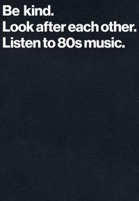 Sfondo scuro con testo bianco in grassetto contenente tre frasi: "Sii gentile," "Prendetevi cura l'uno dell'altro," e "Ascolta musica degli anni '80." Il testo è centrato.