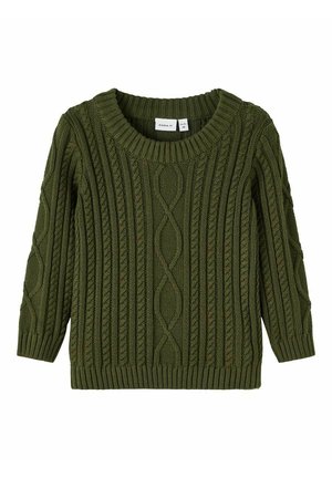 Sweter w kolorze oliwkowej zieleni z wzorem warkocza, ściągaczem przy kołnierzu, mankietach i dole, długie rękawy oraz mała metka marki wewnątrz kołnierza.