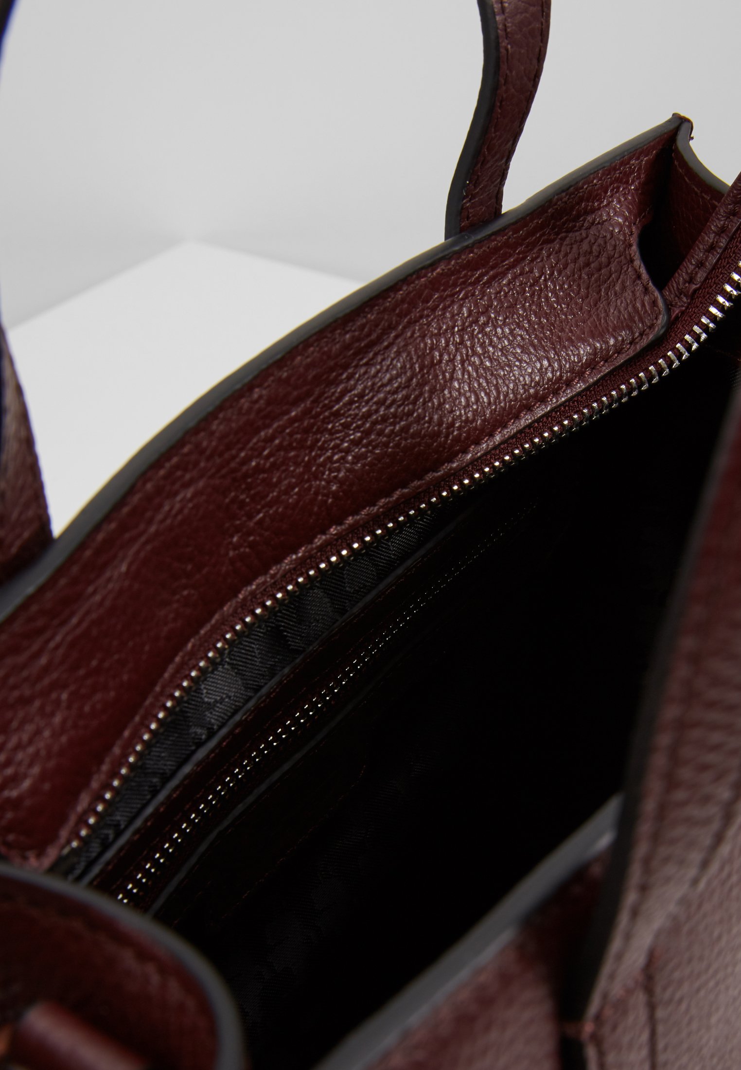 KARL LAGERFELD POCKET SMALL TOTE Håndveske wine Zalando.no KARL LAGERFELD POCKET SMALL TOTE Håndveske wine Zalando.no