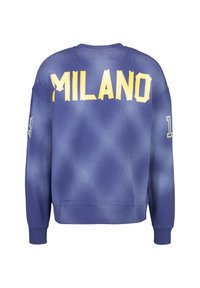 Lila Batik-Sweatshirt mit "MILANO" in großen gelben Buchstaben auf dem Rücken, mit langen Ärmeln und gerippten Bündchen.