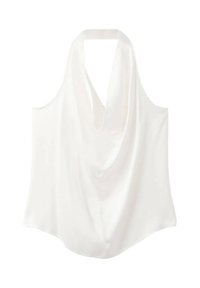 Blusa sin mangas blanca con escote drapeado, hecha de una tela suave, con un diseño fluido y dobladillo curvado.