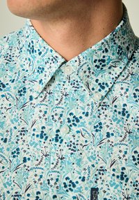 Next EASY IRON PRINTED OXFORD REGULAR FIT - Srajca - white blue ditsy floral