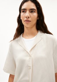 ARMEDANGELS MAAITE LINO - Camicia - oatmilk